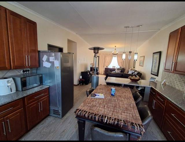 3 BEDROOM TOWNHOUSE FOR SALE IN LIEFDE EN VREDE